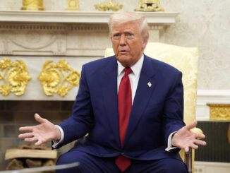 Trump dice que los magnates de internet ahora le «besan el trasero»