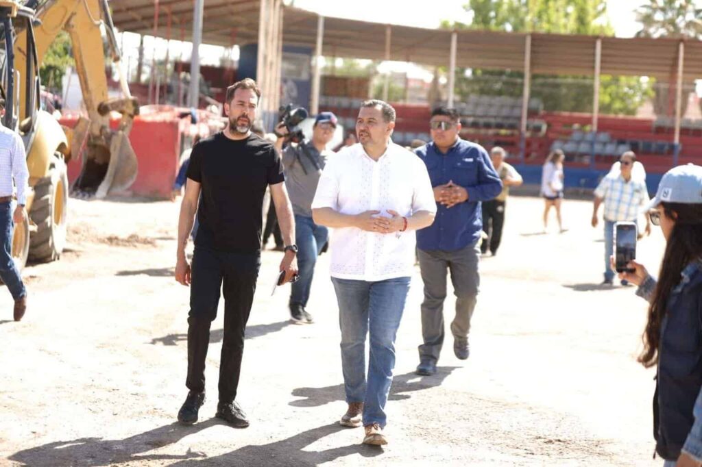 Supervisa alcalde obras de campo de beisbol en Satélite
