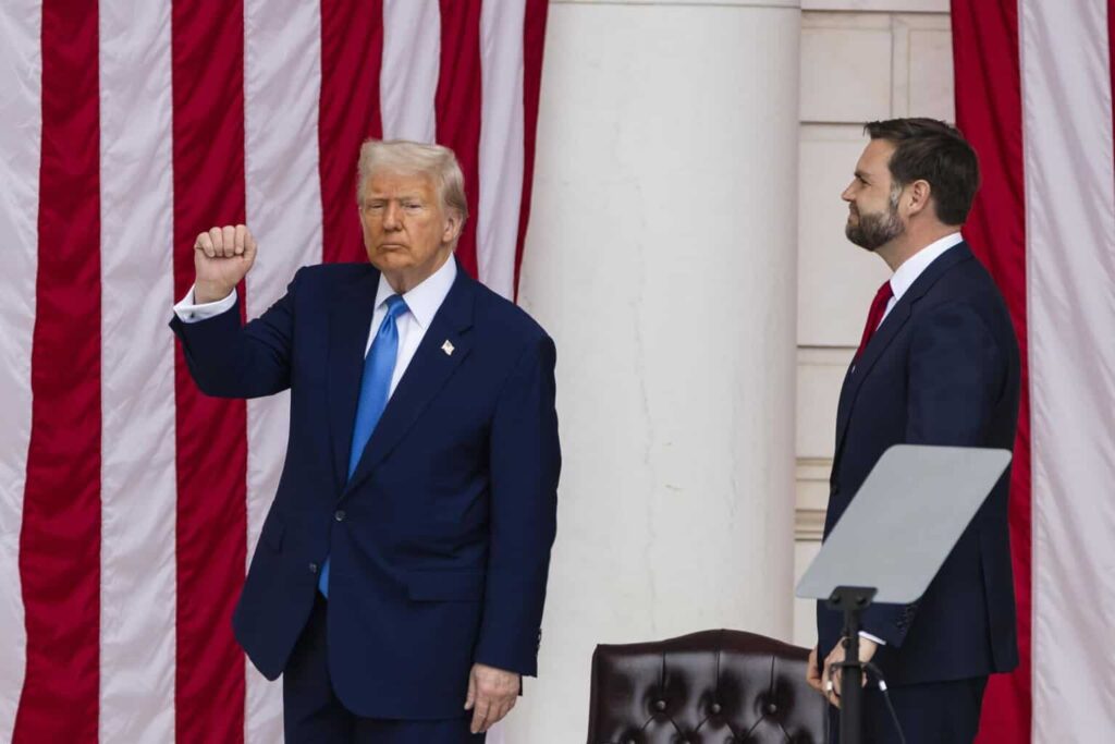 Trump ofrece a Canadá protección gratis bajo su «cúpula dorada» si se une a Estados Unidos